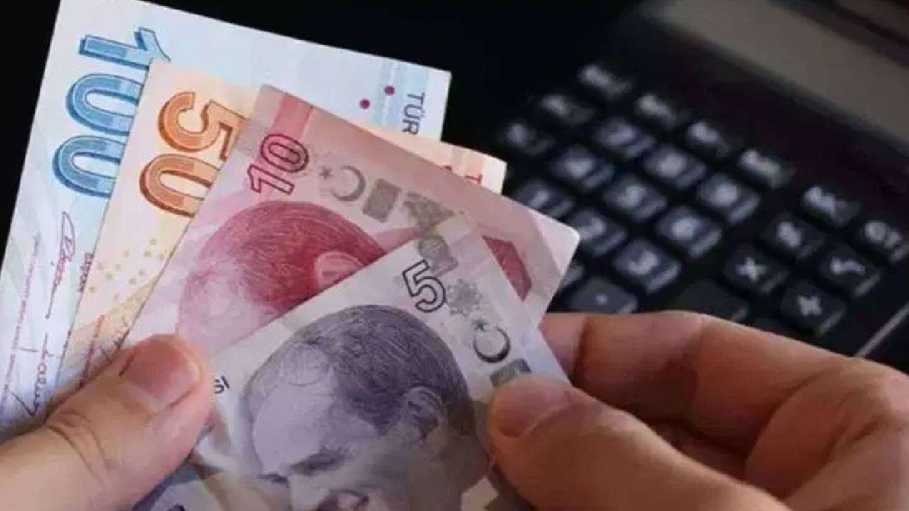 Emekli ve memura 2027 Ocak’ta ne kadar zam gelecek? Özgür Erdursun ilk rakamları açıkladı! 5